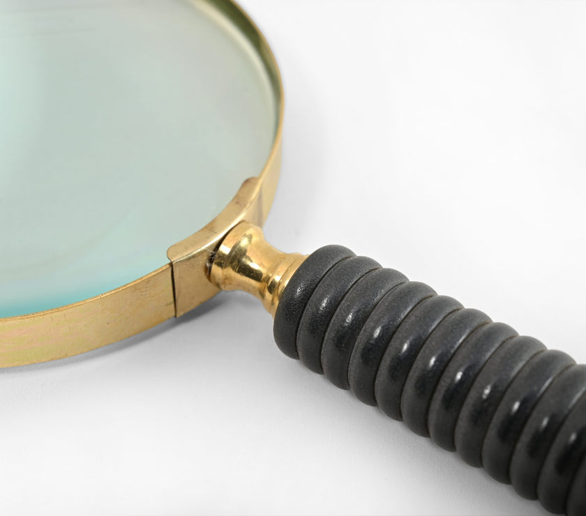 Ribbed Handle Magnifying Glass